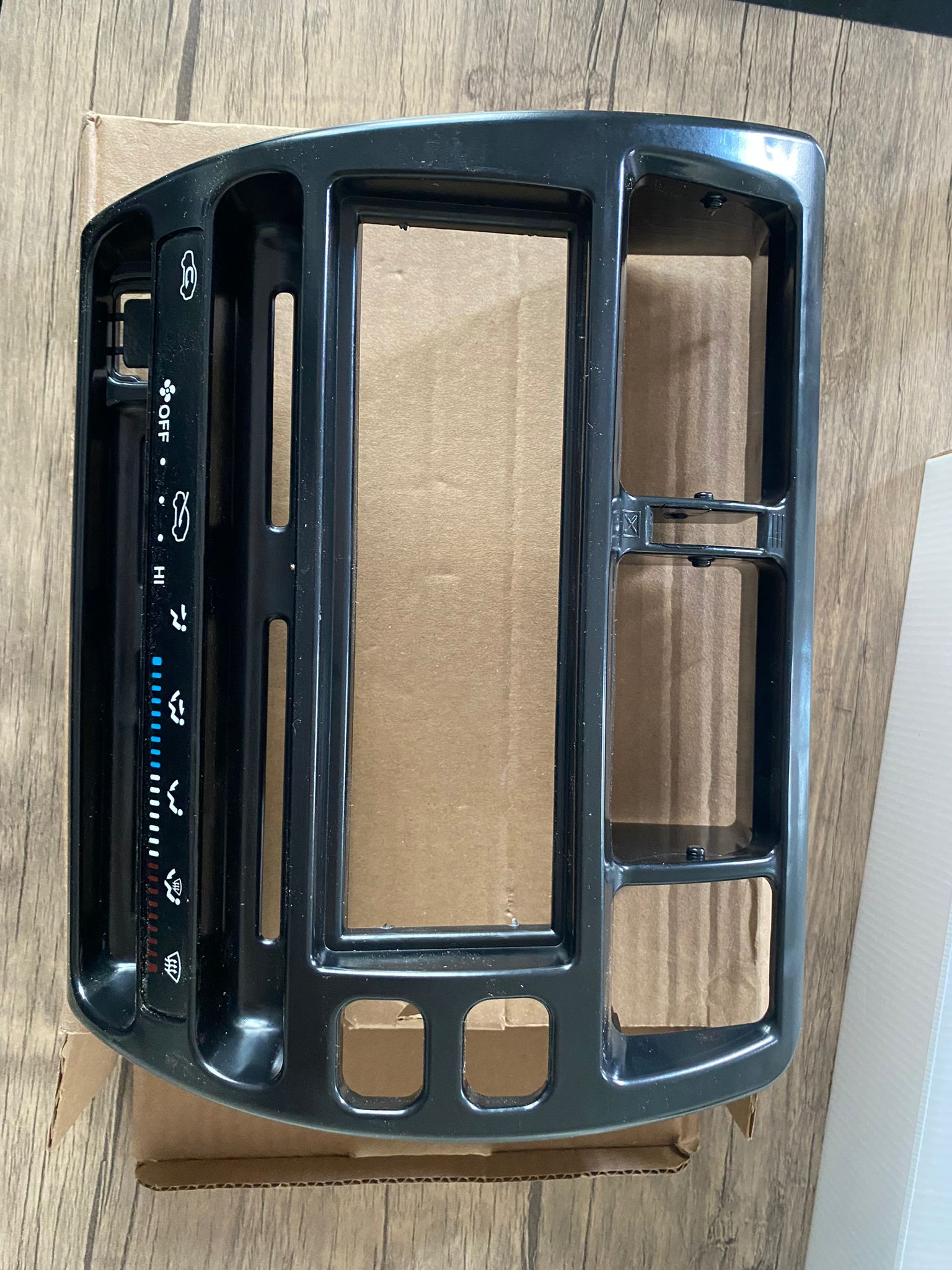 KARTİN TİCARET TOYOTA COROLLA AE101 YENİ TEYP ÇERÇEVE TAKIMLARI 1993-1998 ARASI MODELLERE UYUMLUDUR